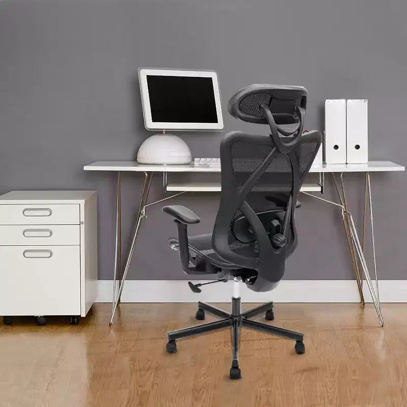 Czarny, ergonomiczny fotel biurowy siatkowy dla 1 osoby